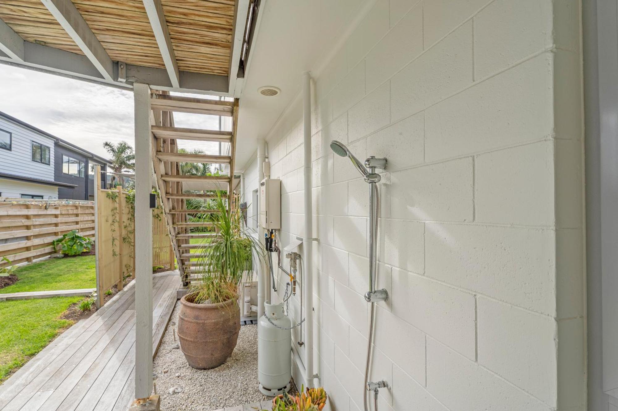 Coast Awhile - Whangamata Holiday Home Екстериор снимка
