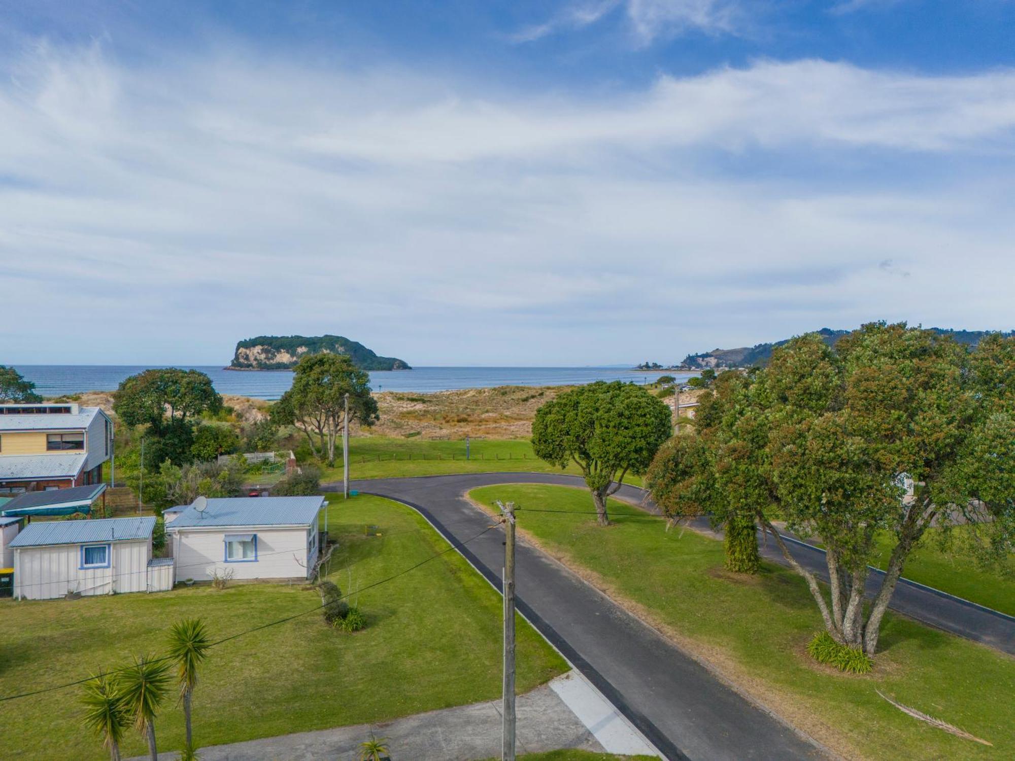Coast Awhile - Whangamata Holiday Home Екстериор снимка