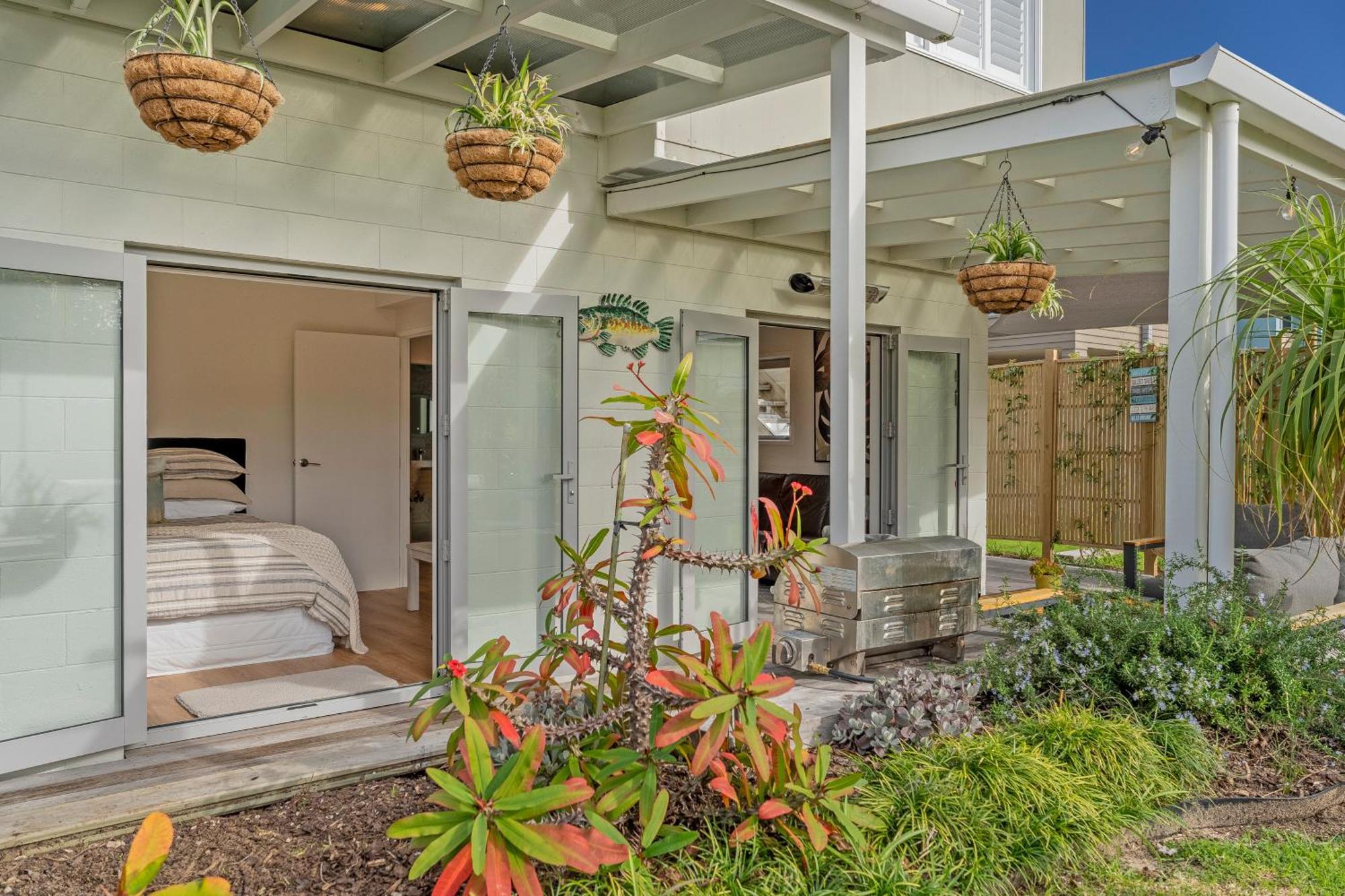 Coast Awhile - Whangamata Holiday Home Екстериор снимка